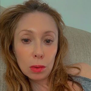 Meet your Posher, Adela